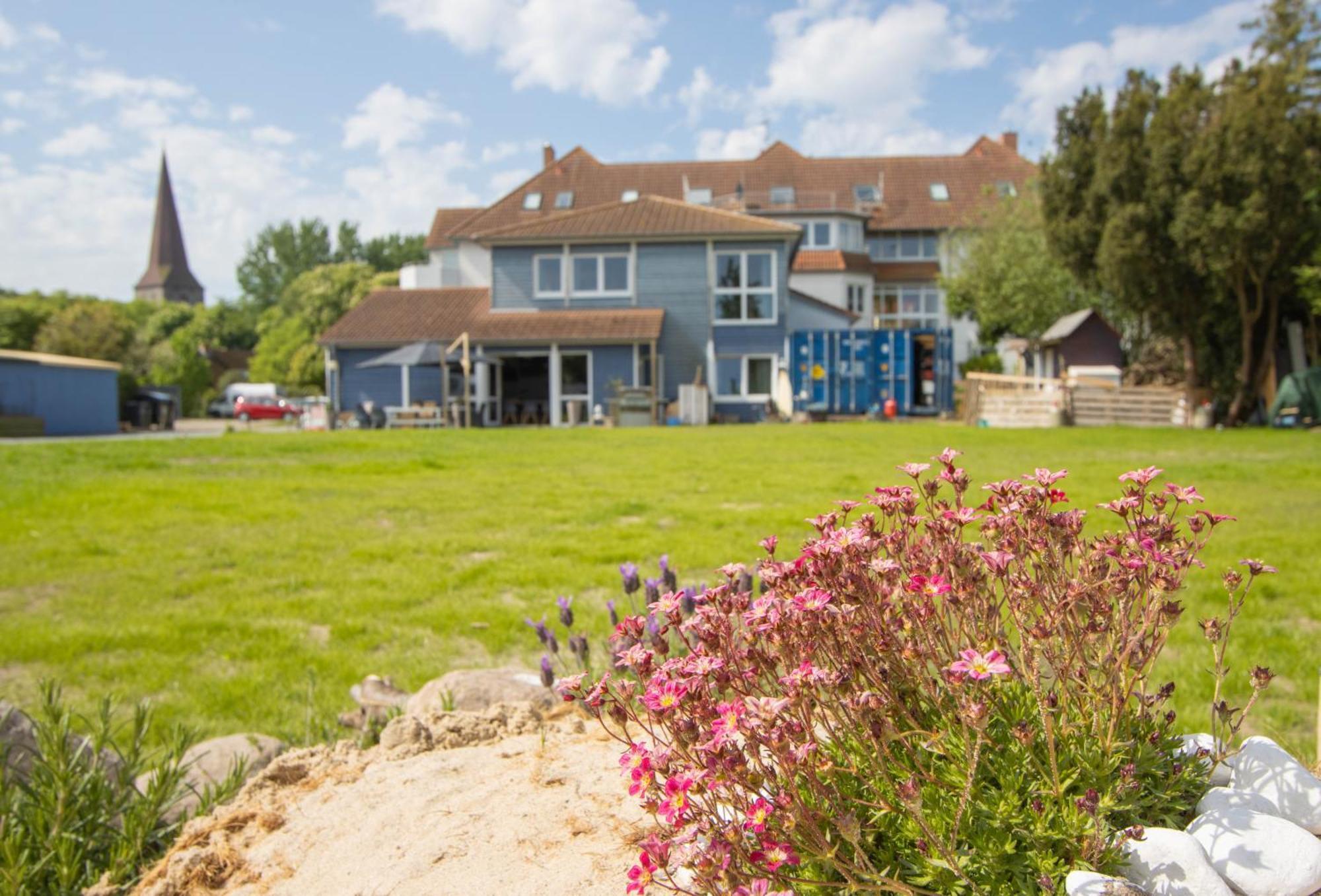 Hostel Oder Ferienwohnung 1-16 Personen Im Blauen Haus Fehmarn Dış mekan fotoğraf